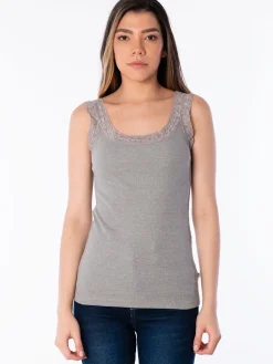 Top Escote Con Encaje