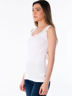 Top Escote Con Encaje