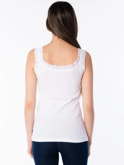 Top Escote Con Encaje