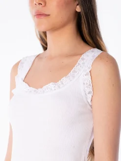 Top Escote Con Encaje